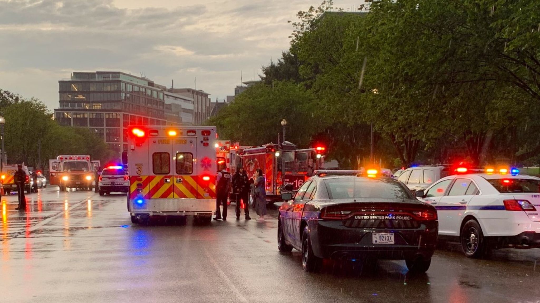Three People Killed By Lightning Strike Outside White House Us News 