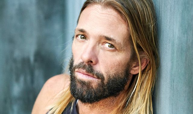 Foo Fighters say emotional goodbye to drummer Taylor Hawkins with star-studded tribute gig - Vimarsana News