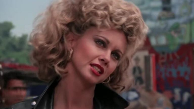 Dame Olivia Newton-John interpretó a Sandy en la película Grease de 1978.