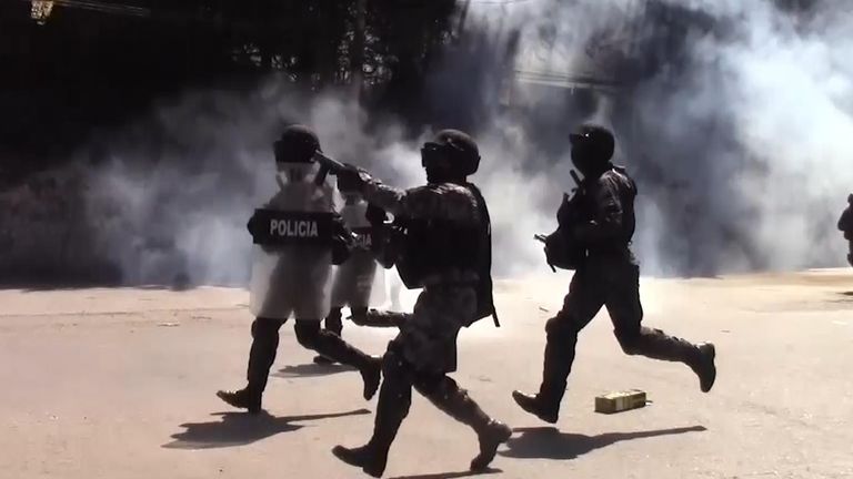 Police fire tear gas at coca protesters in Bolivia