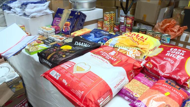 Londoners donate food and clothes to Pakistanis