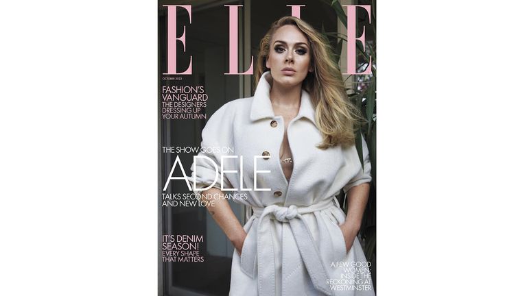 photo distribuée par ELLE UK de leur couverture d'octobre mettant en vedette Adele, qui a donné un rare aperçu de sa vie privée. 
