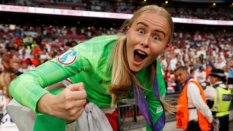 Soccer Football - Women&#39;s Euro 2022 - Final - England v Germany - Wembley Stadium, London, Britain - July 31, 2022 England&#39;s Hannah Hampton celebrates after winning Women&#39;s Euro 2022 REUTERS/John Sibley TPX IMAGES OF THE DAY