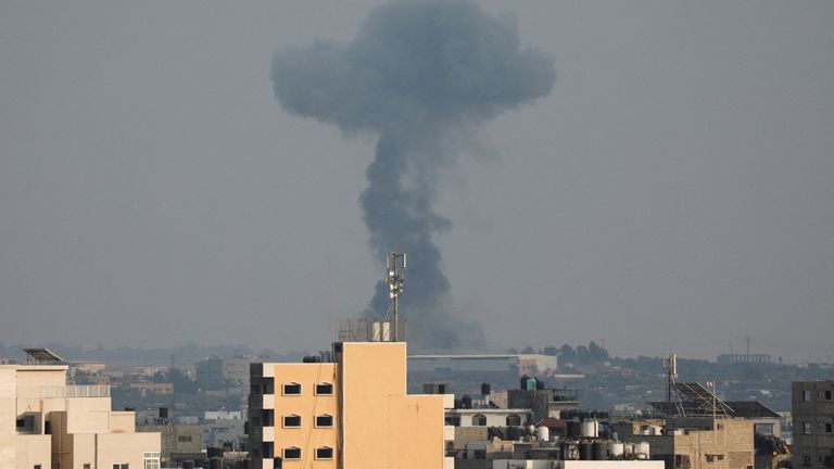 Smoke rises during an Israeli air strike, amid Israel-Gaza fighting, in Gaza City August 6, 2022. REUTERS/Ibraheem Abu Mustafa TPX IMAGES OF THE DAY
