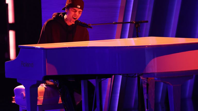 justin bieber singing his song "peach" At the 64th Annual Grammy Awards on April 3, 2022 in Las Vegas, Nevada, USA. REUTERS/Mario Anzuoni