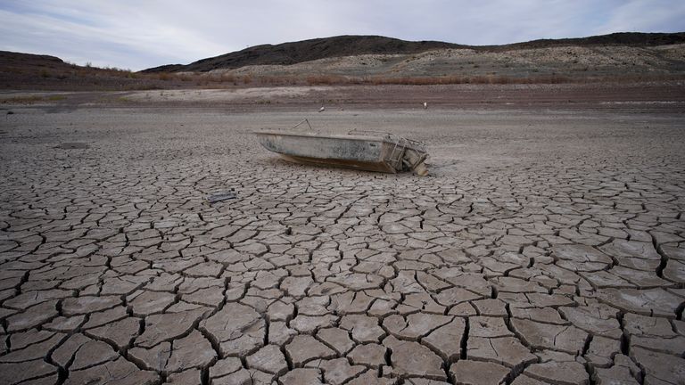 Body of man who drowned 20 years ago found in drought-stricken Lake ...