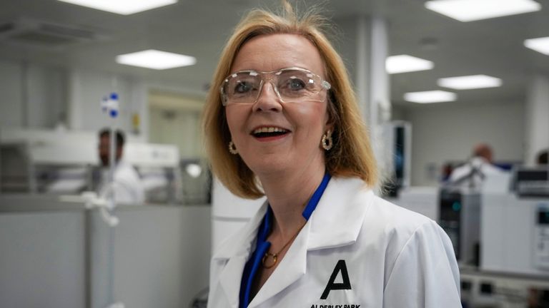 Liz Truss speaks to scientists during a campaign visit to a life sciences laboratory at Alderley Park in Manchester, as part of the campaign to be leader of the Conservative Party and the next prime minister. Picture date: Wednesday August 10, 2022.

