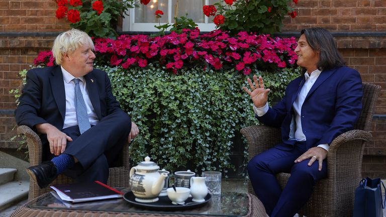 Boris Johnson with Scott Mitchell, husband of the late Dame Barbara Windsor. Pic: No 10