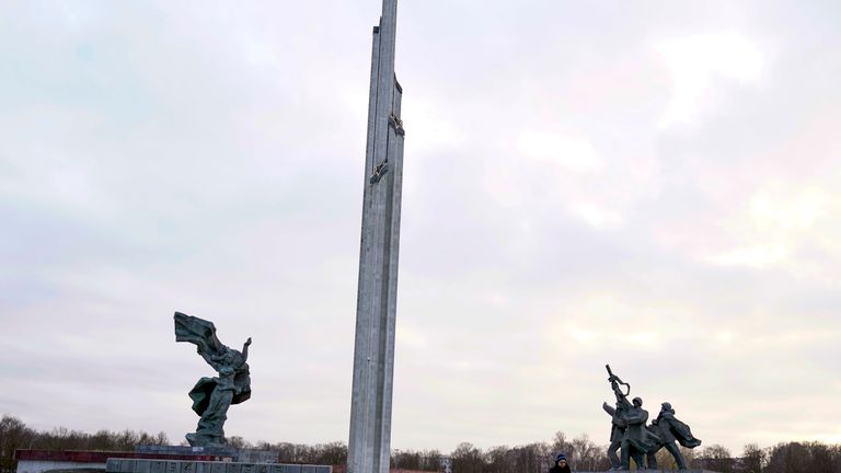 What the monument used to look like.  Photo: AP