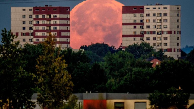 The full moon sets behind apartment houses in the outskirts of Frankfurt, Germany, early Friday, Aug. 12, 2022. (AP Photo/Michael Probst)
PIC:AP