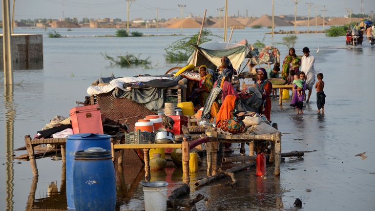 Families sit near their belongings surrounded by floodwaters, in Sohbat Pur city of Jaffarabad, a district of Pakistan&#39;s southwestern Baluchistan province 
PIC:AP