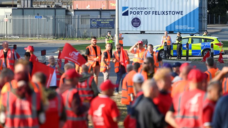 Strikers protest near an entrance to the UK&#39;s biggest container port Felixstowe, as workers continue an 8-day strike, in Felixstowe, Britain, August 22, 2022. REUTERS/Toby Melville
