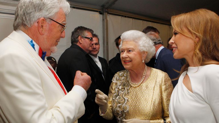 Queen Elizabeth meets Australian entertainers Rolf Harris (L) and Kylie Minogue backstage at the Diamond Jubilee Concert outside Buckingham Palace in London June 4 , 2012.  REUTERS/Dave Thompson/POOL  (BRITAIN - Tags: ROYALS ENTERTAINMENT)