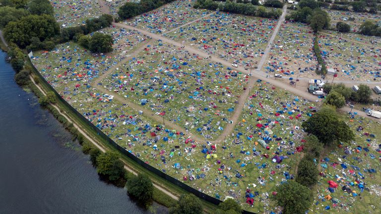 READING FESTIVAL AFTERMATH: 2PM: The Reading Festival site after most people have gone home leaving most of their tents and camping equipment. Photograph By Chris Gorman Big Ladder. 29th August 2022..07555419581