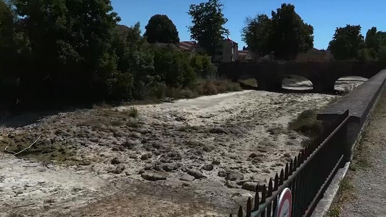 River runs dry in France&#39;s Burgundy region