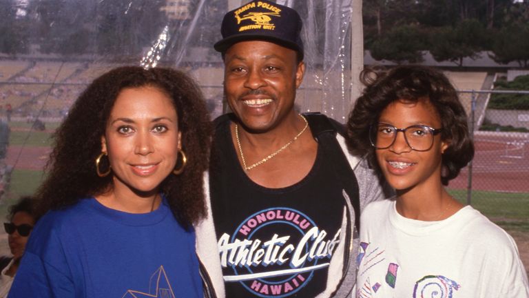 **FILE PHOTO** Roger E. Mosley Has Passed Away. Denise Nicholas with Roger E. Mosley and his daughter Ch'a at the Jackie Joyner Kersee Invitational June 18, 1989. Credit: Ralph Dominguez/MediaPunch /IPX PIC:AP