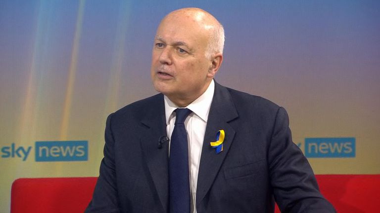 Sir Iain Duncan Smith praises the advantages of Universal Credit