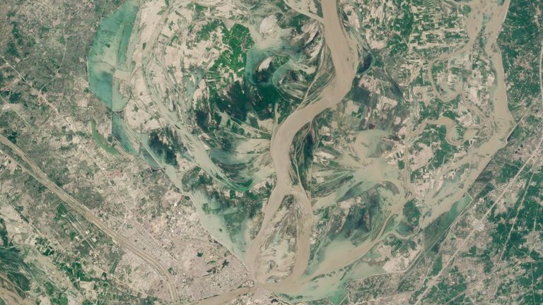 Pakistan'da Sukkur (önceden).  Resim: Gezegen uydu görüntüleri