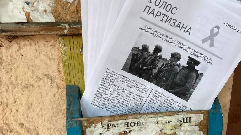 Un bulletin de résistance affiché dans les boîtes aux lettres des habitants de Kherson