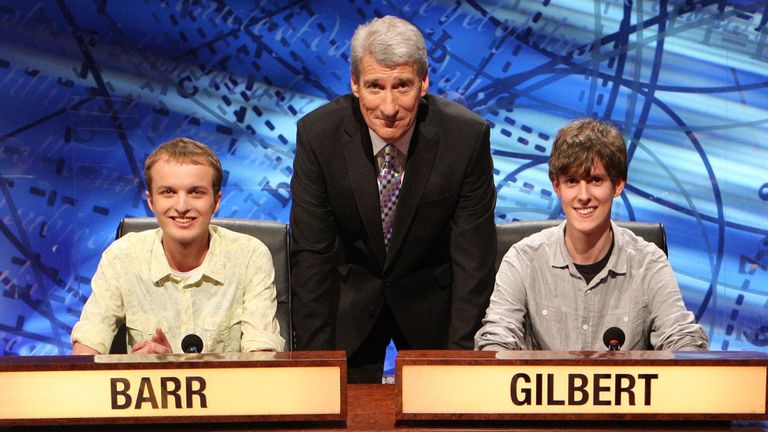 For use in UK, Ireland or Benelux countries only Undated BBC handout photo of of University Challenge&#39;s host Jeremy Paxman with the 2013 University Of Manchester team (left to right) David Brice, Adam Barr, Richard Gilbert (Captain), and Deborah Brown. Paxman is to step down as the host of University Challenge after 28 years, the BBC has announced. Issue date: Tuesday August 16, 2022.

