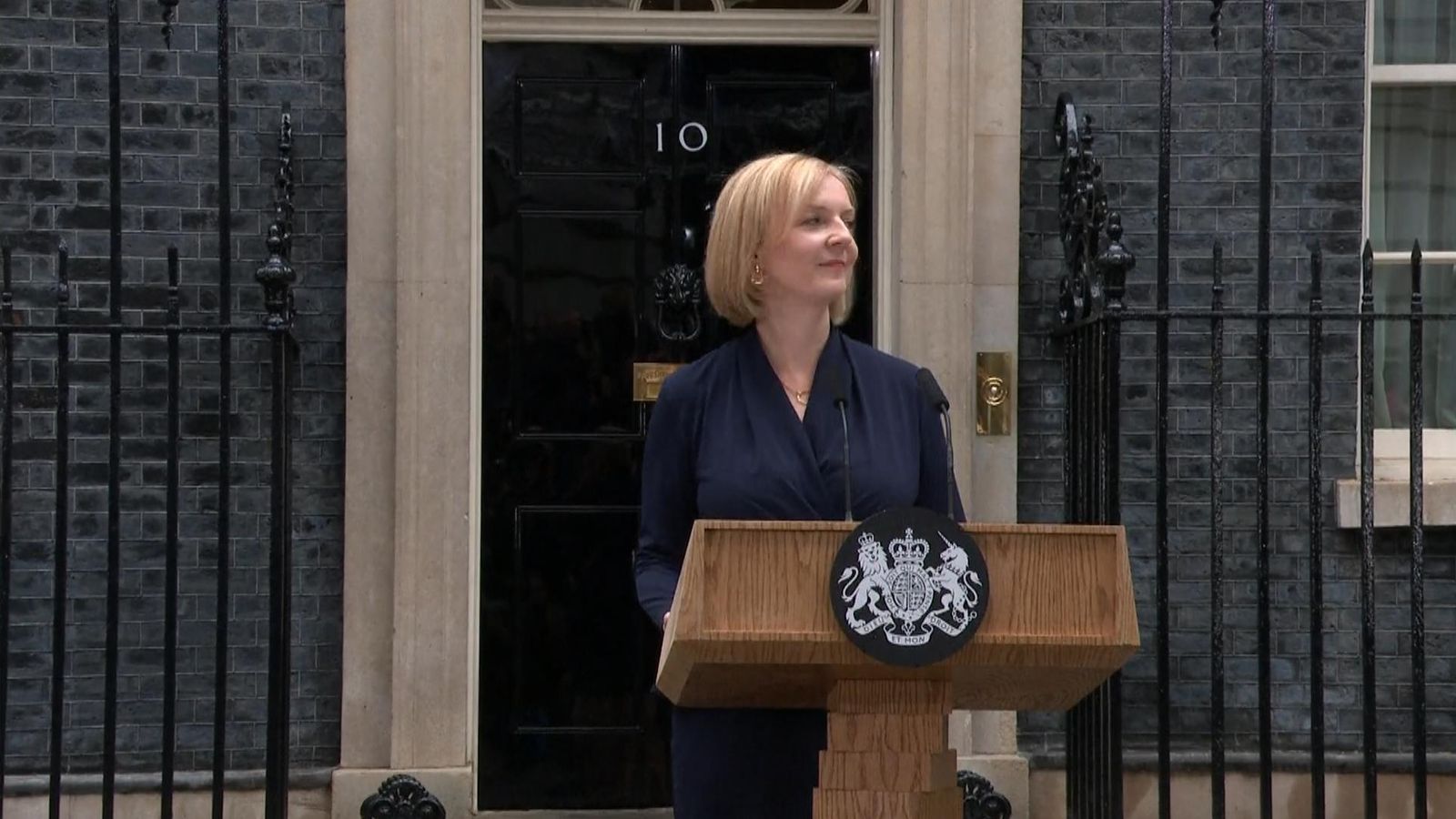 The economy, the energy crisis and the NHS – Liz Truss sets out three key priorities in her first speech as PM |  PoliticsNews