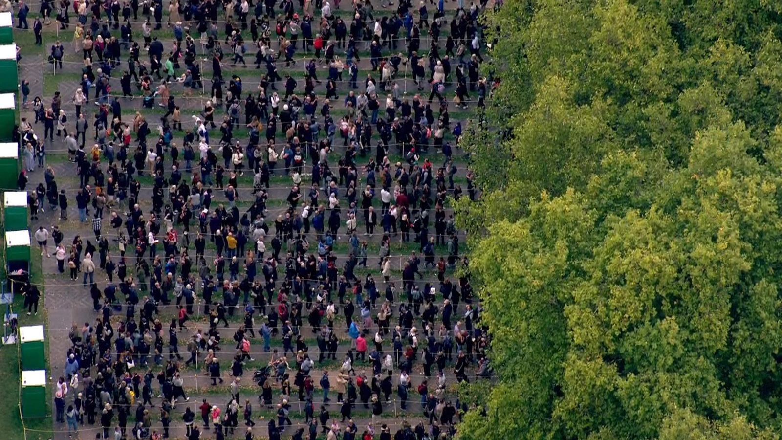 watch-the-queue-from-start-to-finish-to-see-the-queen-lying-in-state