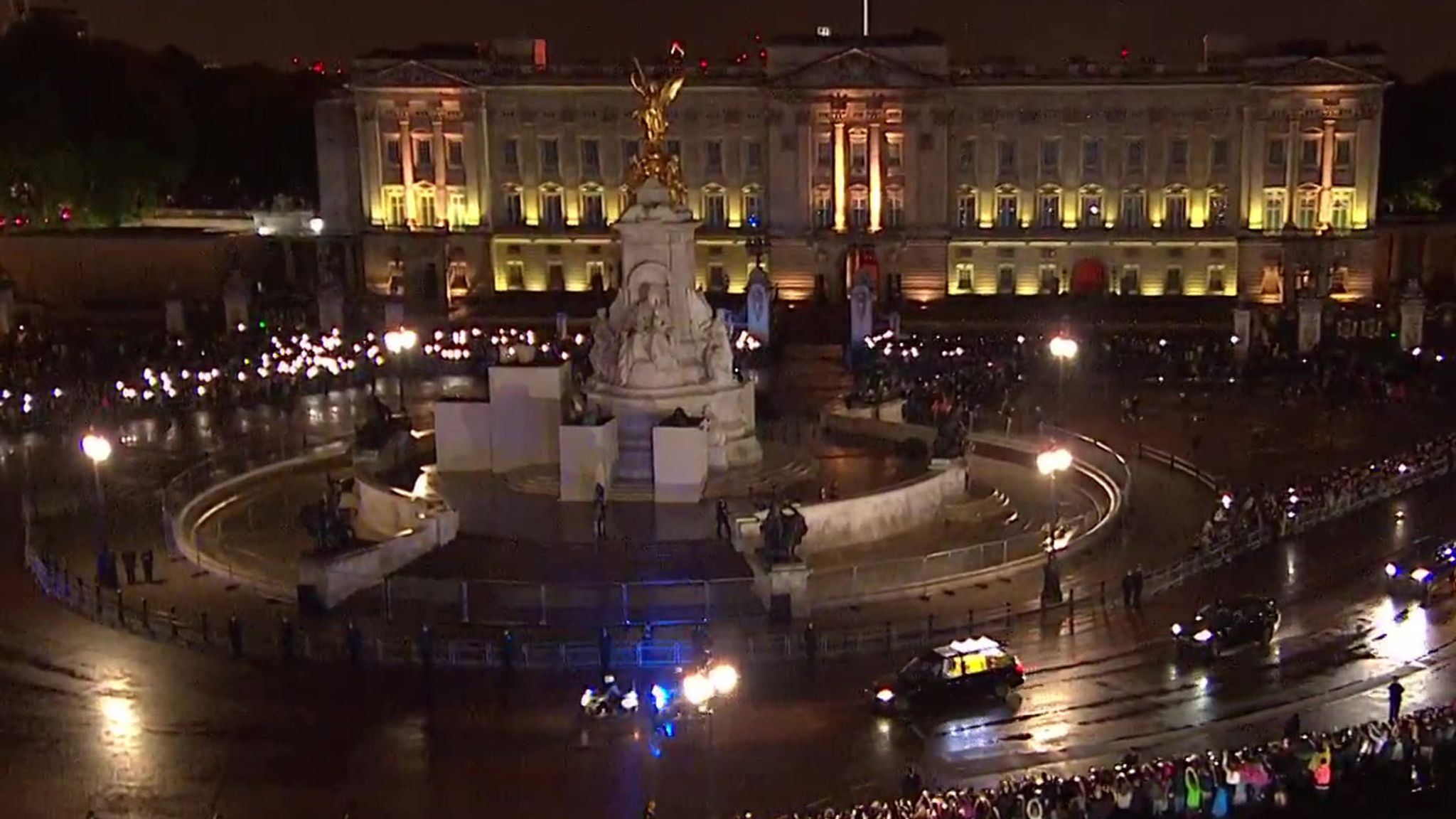 Queens Coffin Arrives At Buckingham Palace As Thousands Cheer Patabook News 