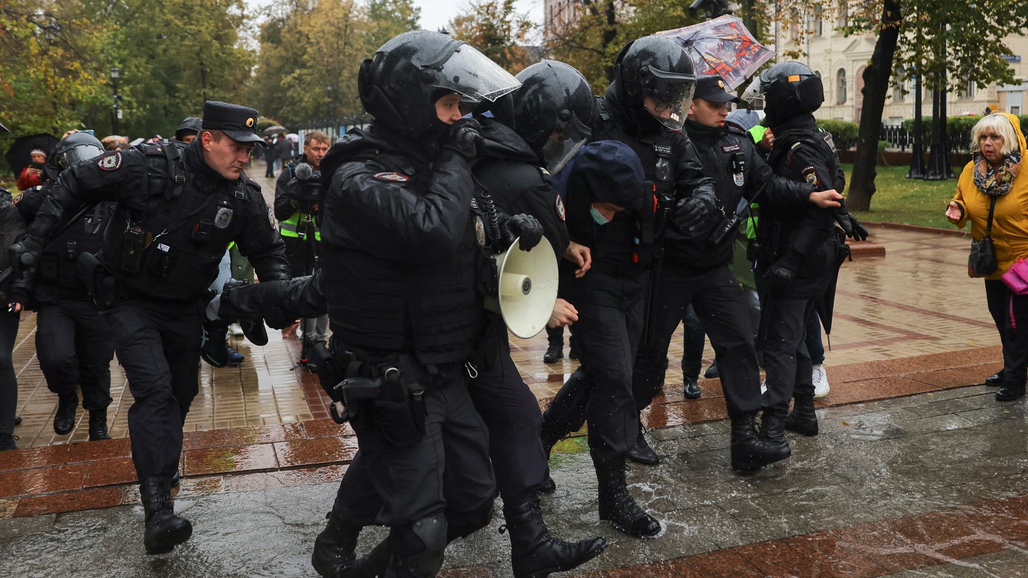 Беспорядки в дагестане. Милиция против полиции. Полиция России. Протесты в Дагестане. Полицейский России.