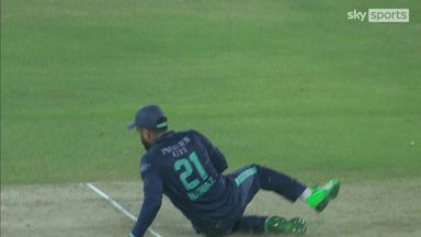 Nawaz drops catch for Pakistan's fourth wicket 
