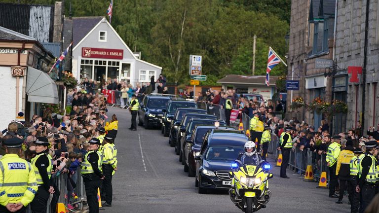 The hearse carrying the coffin of Queen Elizabeth II, draped with the Royal Standard of Scotland, passing through Ballater as it continues its journey to Edinburgh from Balmoral. Picture date: Sunday September 11, 2022.
