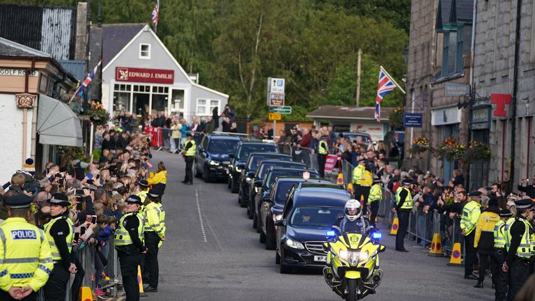 The hearse carrying the coffin of Queen Elizabeth II, draped with the Royal Standard of Scotland, passing through Ballater as it continues its journey to Edinburgh from Balmoral. Picture date: Sunday September 11, 2022.
