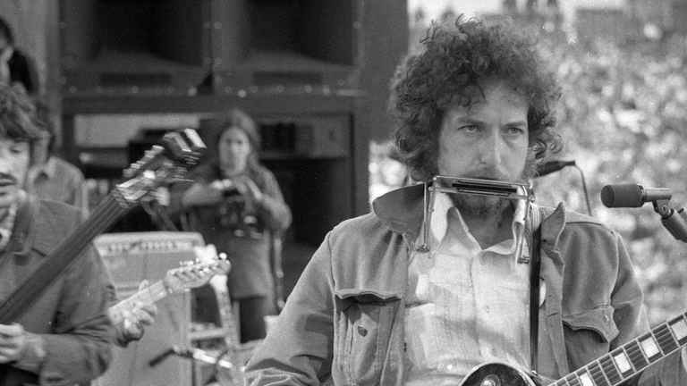 Bob Dylan plays at the SNACK concert in 1975. Pic: Vince Maggiora/San Francisco Chronicle via AP