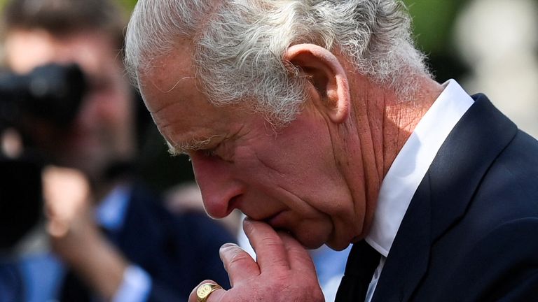 Britain&#39;s King Charles gestures outside Buckingham Palace, following the passing of Britain&#39;s Queen Elizabeth, in London, Britain, September 9, 2022. REUTERS/Toby Melville
