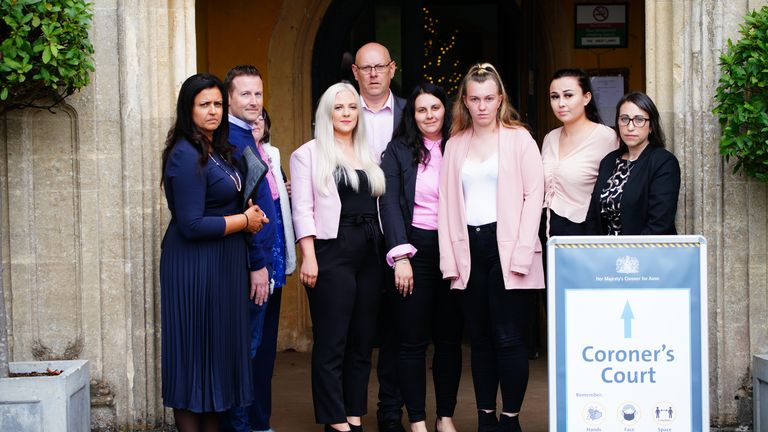 Celia Marsh's husband Andy Marsh (back, center) and her family attend her interrogation at Avon and Somerset Coroner's court in Bristol.  Ms Marsh, 42, a dental nurse from Melksham, Wiltshire, died on December 27, 2017 after eating a super vegetarian rainbow flatbread from a Pret a Manger shop in Bath, Somerset.  Date taken: Tuesday, September 6, 2022.