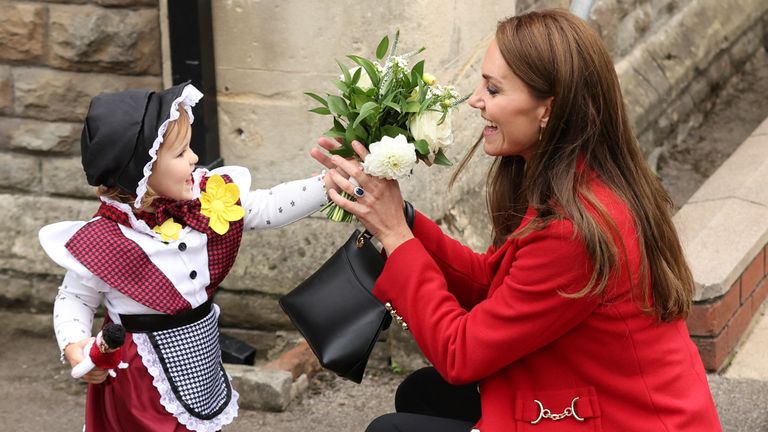 Charlotte Bunting, aged 2, gives flowers to Britain&#39;s Catherine, Princess of Wales, during a visit to St Thomas Church in Swansea, Britain, September 27, 2022. REUTERS/Matthew Childs
