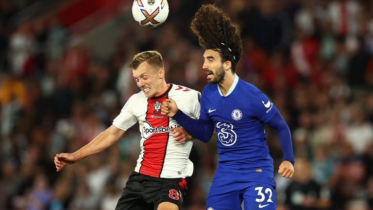 Football - Premier League - Southampton v Chelsea - St Mary's Stadium, Southampton, England - August 30, 2022 Chelsea's Marc Cucurella against James Ward-Prowse REUTERS / David Klein EDITORIAL of Southampton USE ONLY.  No unauthorized use of audio, video, data, fixture lists, club/league logos or & # 39;  direct & # 39;  service.  In-match online use is limited to 75 images, no emulated video.  Not for use in betting, games or club/league/player publications.  Please contact your account representative