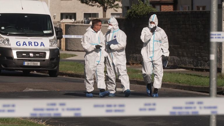 आयरिश पुलिस डबलिन में एक एस्टेट पर एक 18 वर्षीय लड़की और आठ वर्षीय जुड़वां बच्चों की मौत के आसपास की परिस्थितियों की जांच कर रही है।