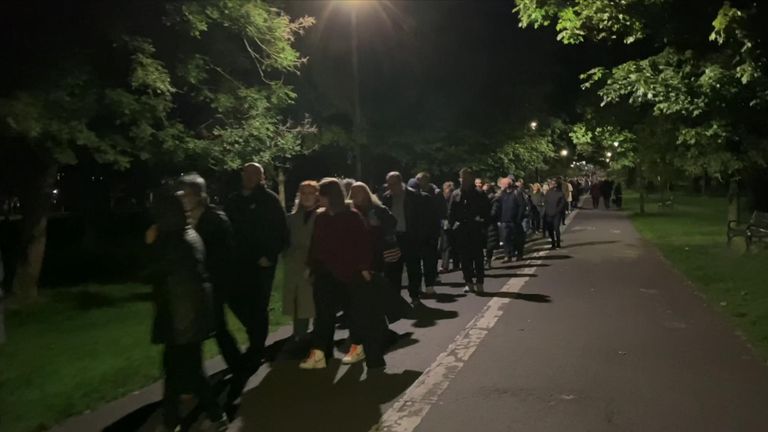 People queue for up to 12 hours in Edinburgh to see the Queen&#39;s coffin
