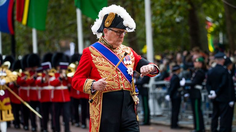  The Duke of Norfolk, EDWARD FITZALAN-HOWARD in his role as Earl Marshal walks in the procession as 200 members of the Royal Navy pull the coffin of the late Queen Elizabeth II 