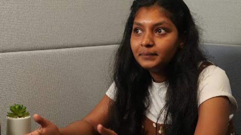 Gobika, de 24 años, de Sri Lanka, habla con Sadia Choudhury sobre su lucha con el sistema educativo del Reino Unido como refugiada.