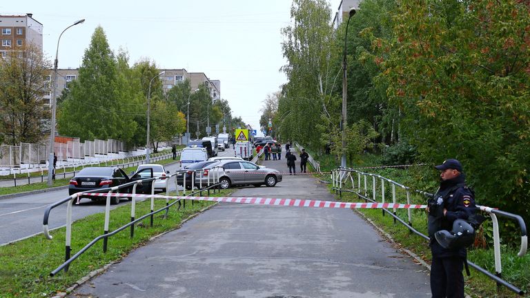 A police officer secures area after a school shooting in Izhevsk, Russia September 26, 2022. REUTERS/Stringer
