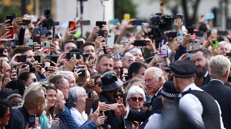 Britain&#39;s King Charles meets with members of the public outside Buckingham Palace, following the passing of Britain&#39;s Queen Elizabeth, in London, Britain, September 9, 2022. REUTERS/Henry Nicholls