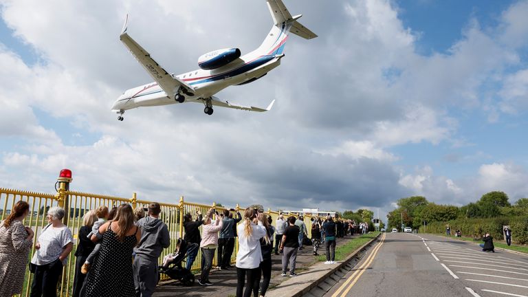 The plane carrying Britain&#39;s King Charles and Queen Camilla arrives at RAF Northolt, near London, Britain September 9, 2022. REUTERS/Andrew Couldridge
 