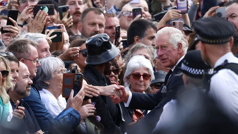 Britain&#39;s King Charles meets with members of the public outside Buckingham Palace, following the passing of Britain&#39;s Queen Elizabeth, in London, Britain, September 9, 2022. REUTERS/Henry Nicholls