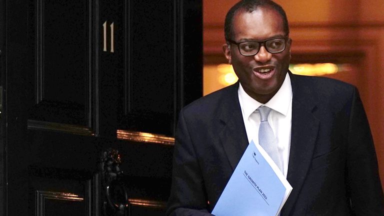 Chancellor of the Exchequer Kwasi Kwarteng leaves 11 Downing Street to make his way to the Treasury Department to deliver his mini-budget. Picture date: Friday September 23, 2022.
