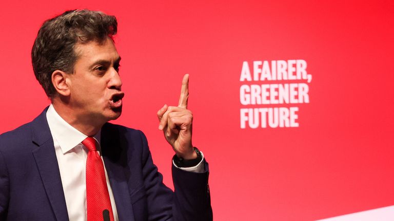 Britain&#39;s Shadow Secretary of State for Climate Change and Net Zero Ed Miliband gestures as he speaks at Britain&#39;s Labour Party&#39;s annual conference in Liverpool, Britain, September 26, 2022. REUTERS/Phil Noble
