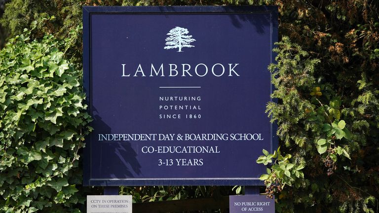 Foto de archivo del 18/8/22 de la escuela mixta privada Lambroke en Ascot, cerca del Castillo de Windsor.  El Príncipe George, la Princesa Charlotte y el Príncipe Louis comenzaron su primer día en la Escuela Lambroke cerca de Ascot en Berkshire.  Afternoon Settlement es un evento anual que se lleva a cabo para dar la bienvenida a los nuevos estudiantes de primer año y sus familias a Lambroke y se lleva a cabo el día antes del comienzo del nuevo semestre.  Fecha de estreno: miércoles 7 de septiembre