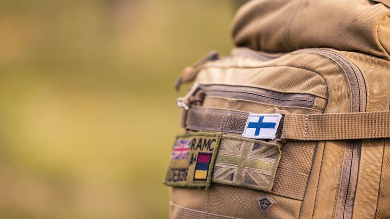 İsveç ve Finlandiya Silahlı Kuvvetleri ile birlikte Uyanık Bıçağı Tatbikatı'na katılan İngiliz birliklerinin Savunma Bakanlığı tarafından yayınlanan tarihsiz broşür fotoğrafı.  Kısa ihbarlı komuta tatbikatı, 29 Ağustos - 2 Eylül 2022 tarihleri ​​arasında kuzey Finlandiya'daki Rovaniemi ve Rovajarvi'de gerçekleştirildi ve Temmuz ayında gerçekleştirilen Uyanık Tilki Tatbikatı'nın başarısı üzerine inşa edildi.  Yayın tarihi: 4 Eylül 2022 Pazar.