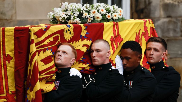 Pallbearers carry the Queen&#39;s coffin