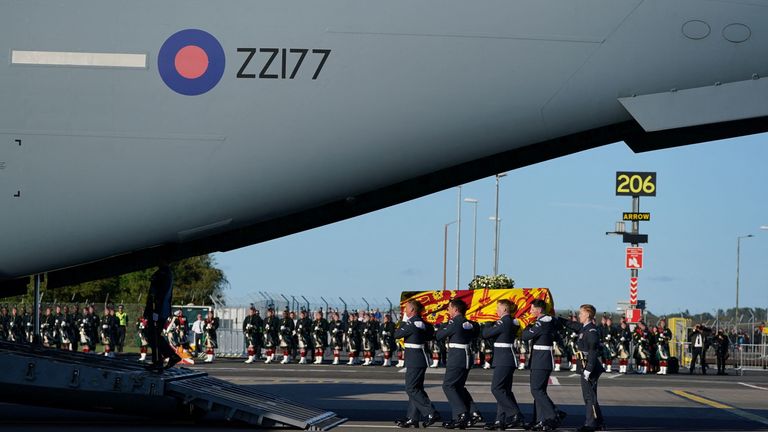 Pallbearers from the Queen&#39;s Colour Squadron of the Royal Air Force (RAF) carry the coffin of Queen Elizabeth II, draped in the Royal Standard of Scotland, into a RAF C17 aircraft at Edinburgh airport on September 13, 2022, before it is transported to Buckingham Palace in London. PAUL ELLIS/Pool via REUTERS
